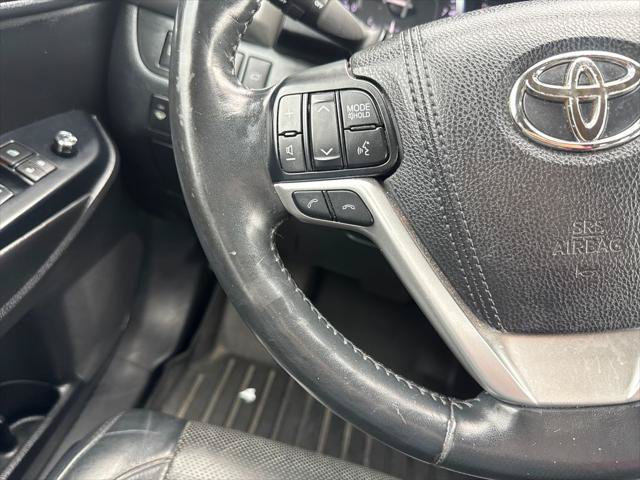 Certified 2017 Toyota Highlander Limited Platinum FWD image 18