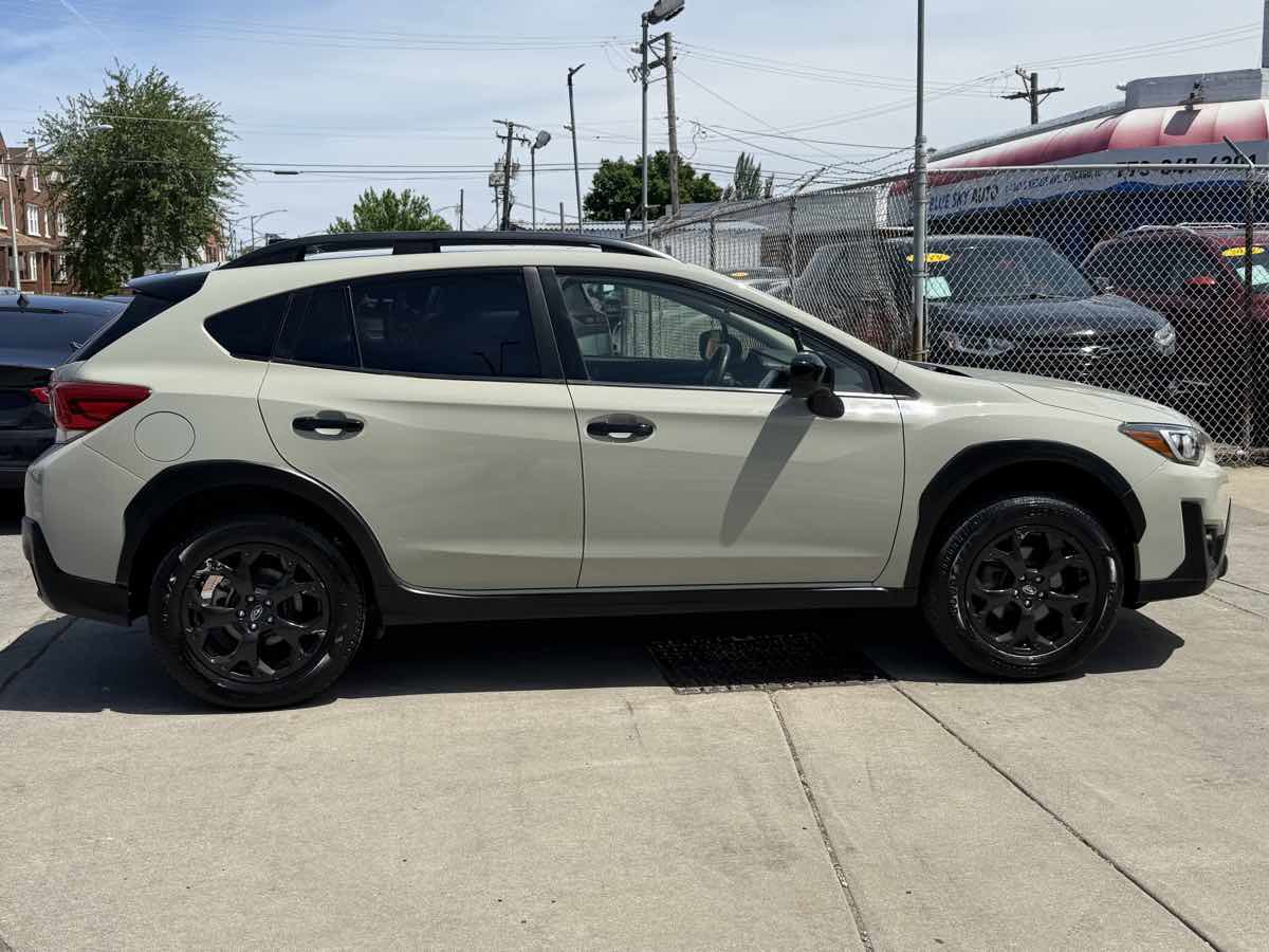 Used 2023 Subaru Crosstrek 2.0i Premium w/ Special Edition AWD/4WD image 4