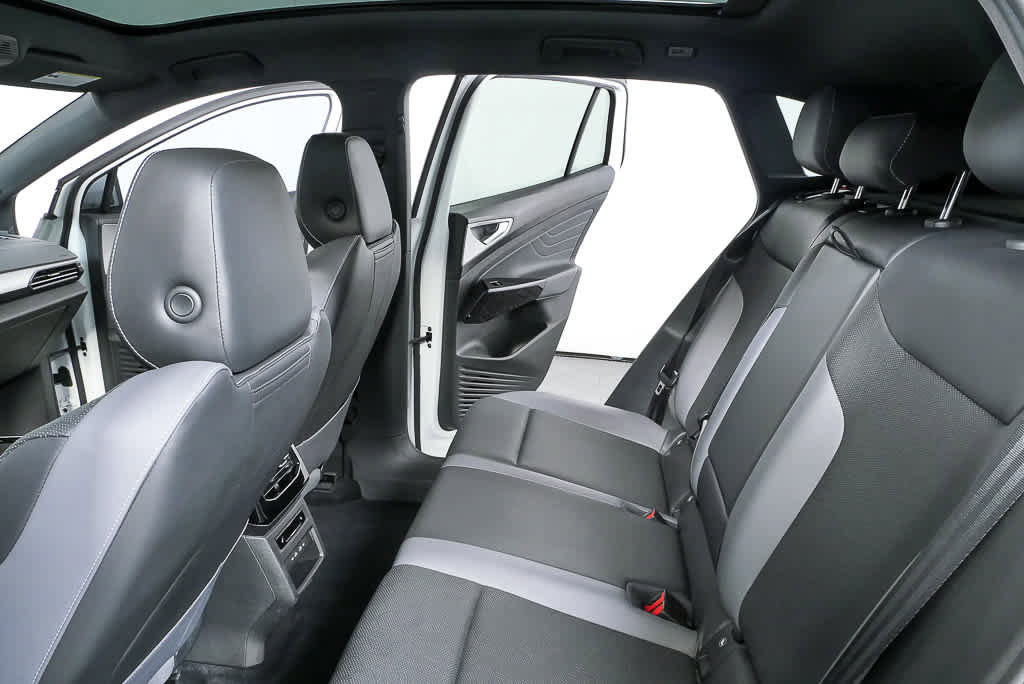Certified 2023 Volkswagen ID.4 Pro S Plus image 24