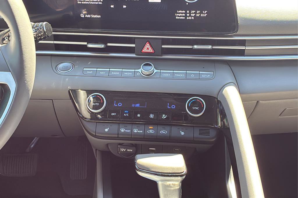 Certified 2025 Hyundai Elantra SEL FWD image 21