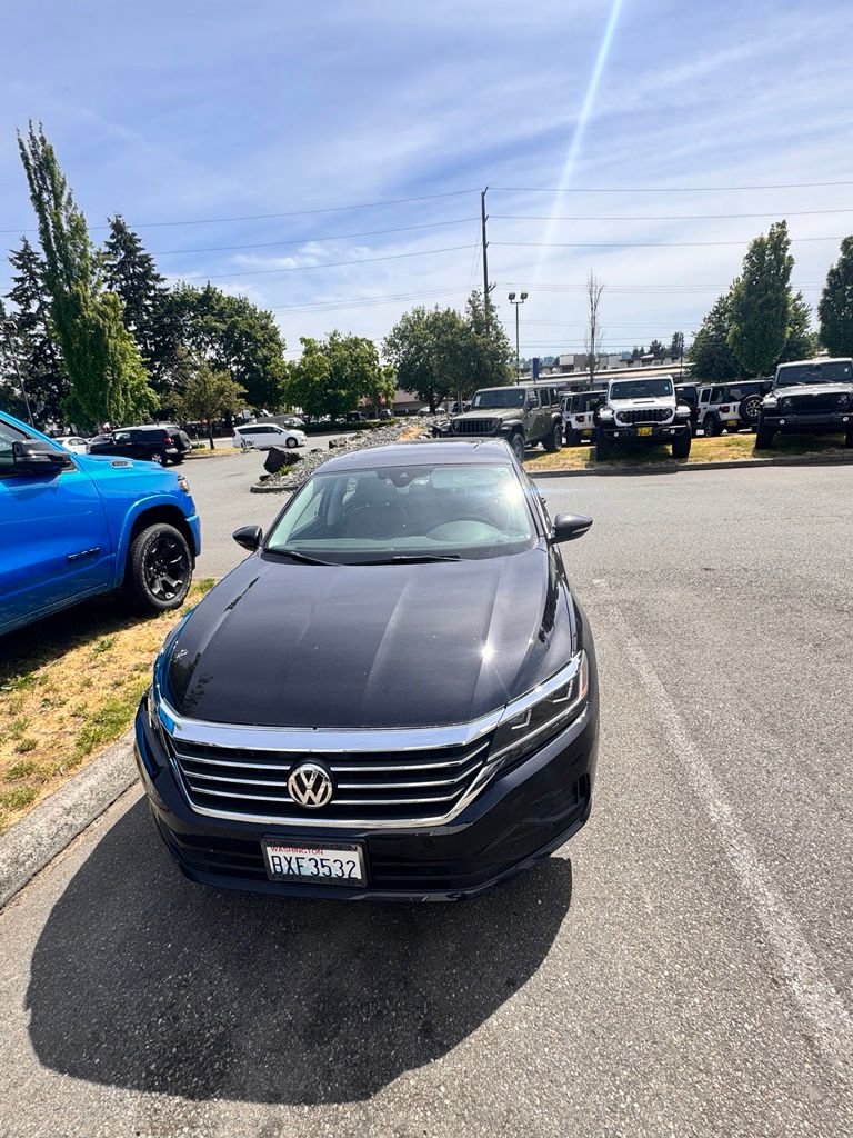 Used 2020 Volkswagen Passat 2.0T SEL FWD image 2