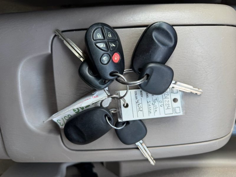 Used 2006 Toyota Sienna XLE w/ XLE Pkg 3 FWD image 17