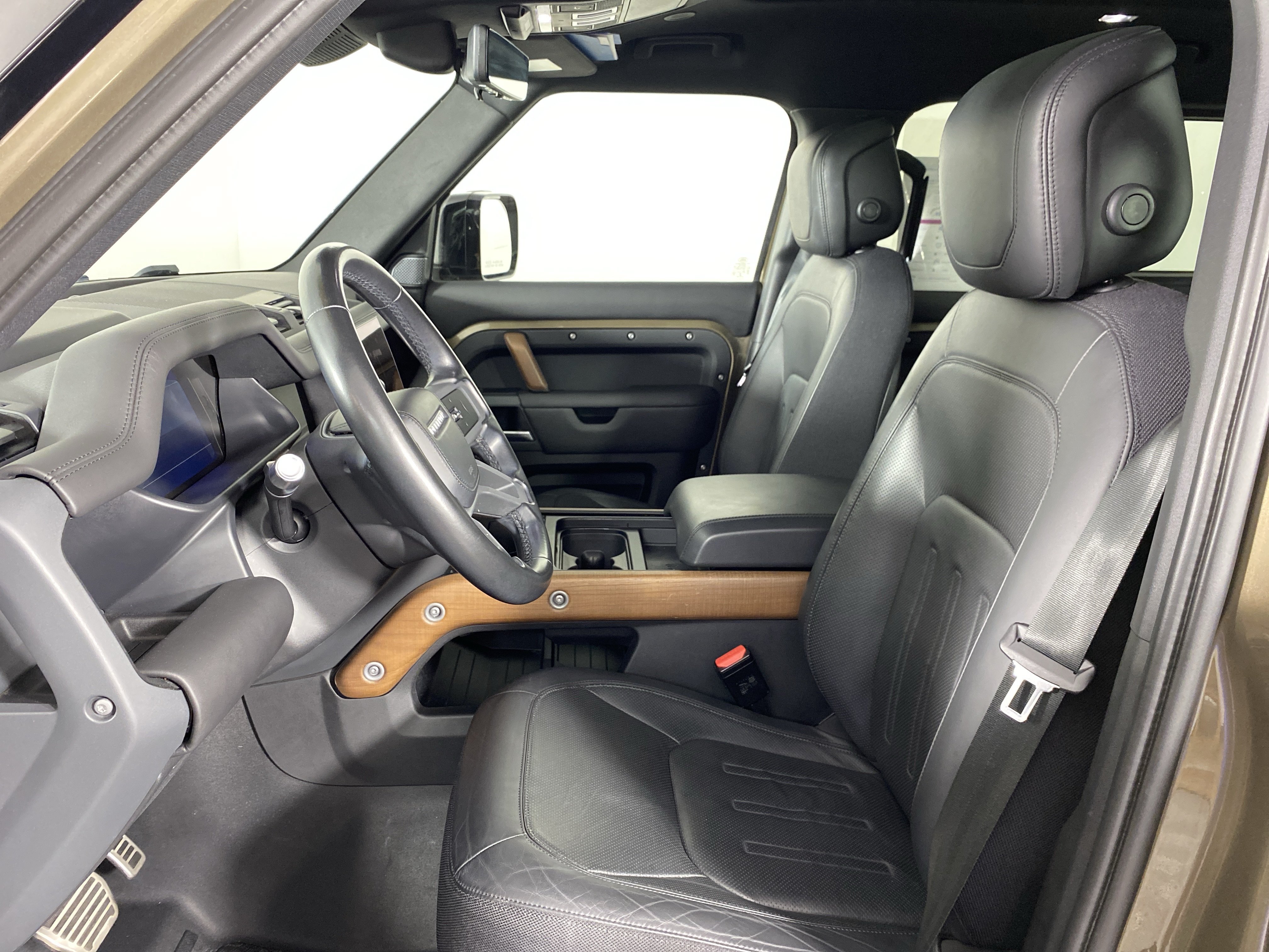 Used 2022 Land Rover Defender 110 X AWD/4WD image 17