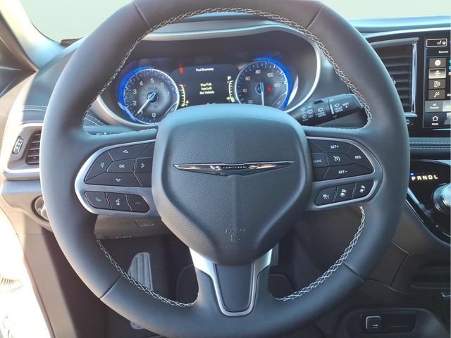 New 2026 Chrysler Pacifica Select FWD image 19