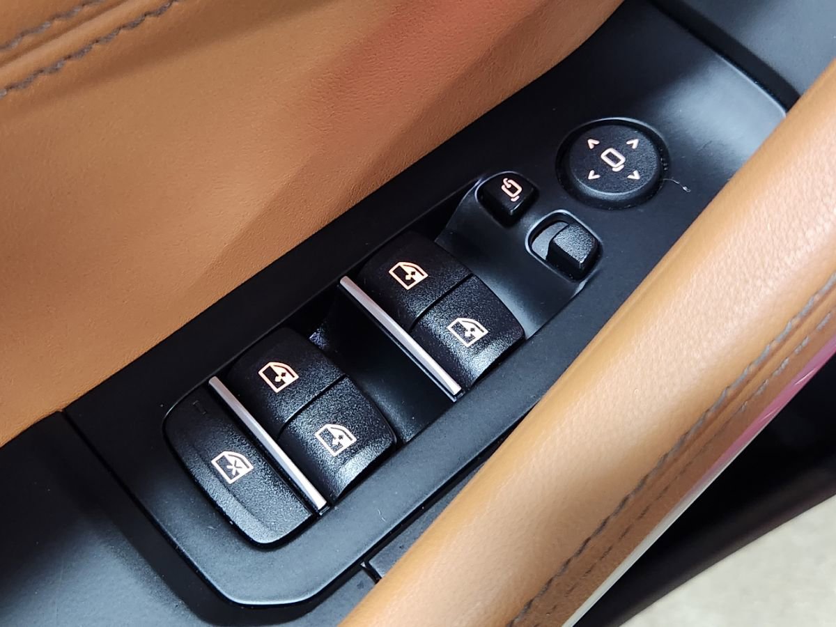 Used 2023 BMW X6 xDrive40i w/ Executive Package image 43