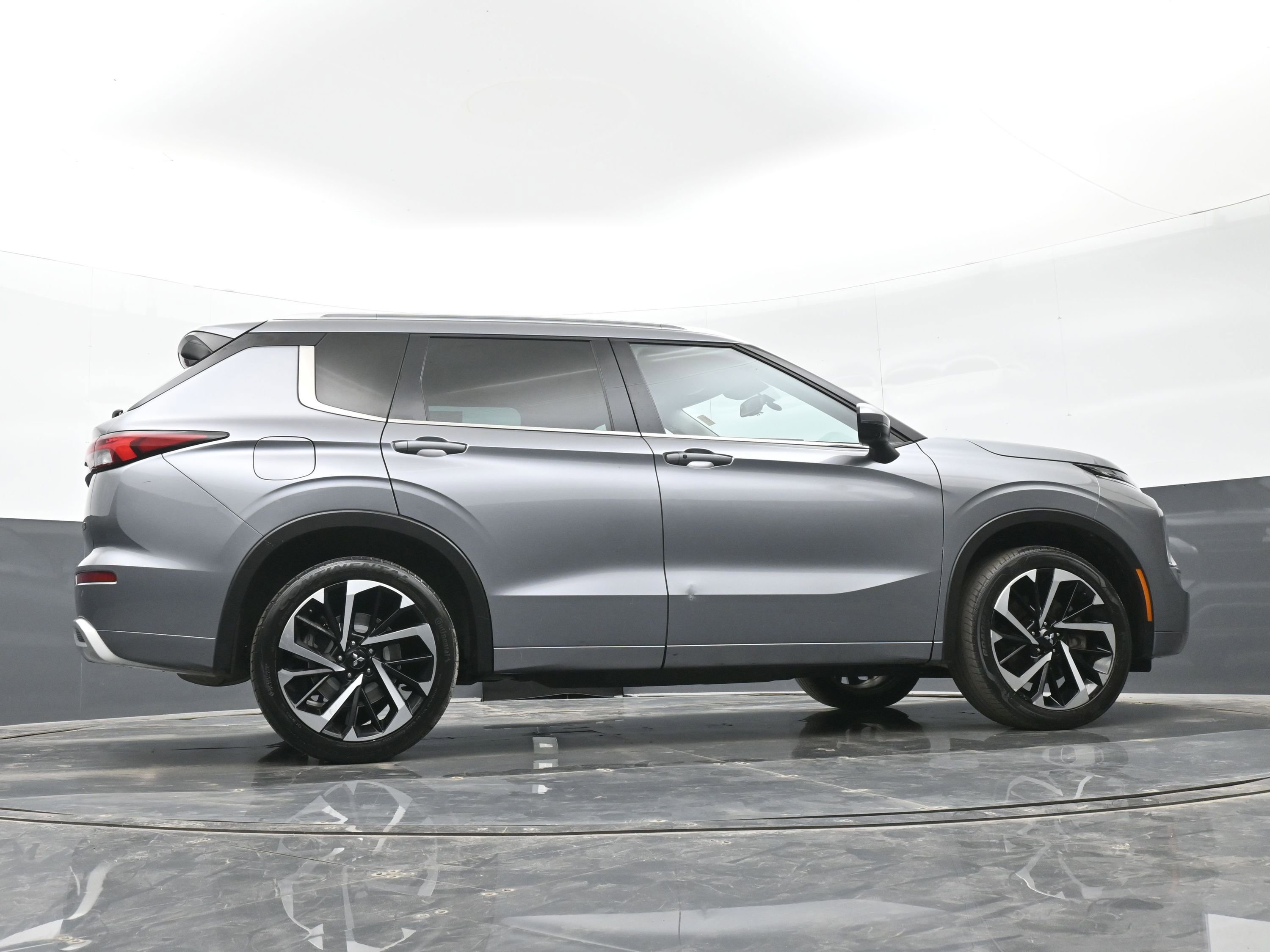 Used 2022 Mitsubishi Outlander SEL image 39