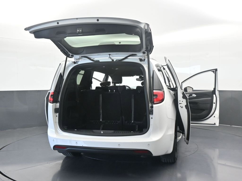 Used 2023 Chrysler Pacifica Touring-L w/ S Appearance Package image 78