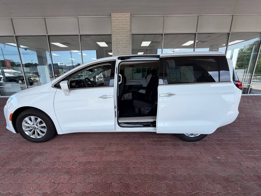 Used 2018 Chrysler Pacifica Touring Plus FWD image 21