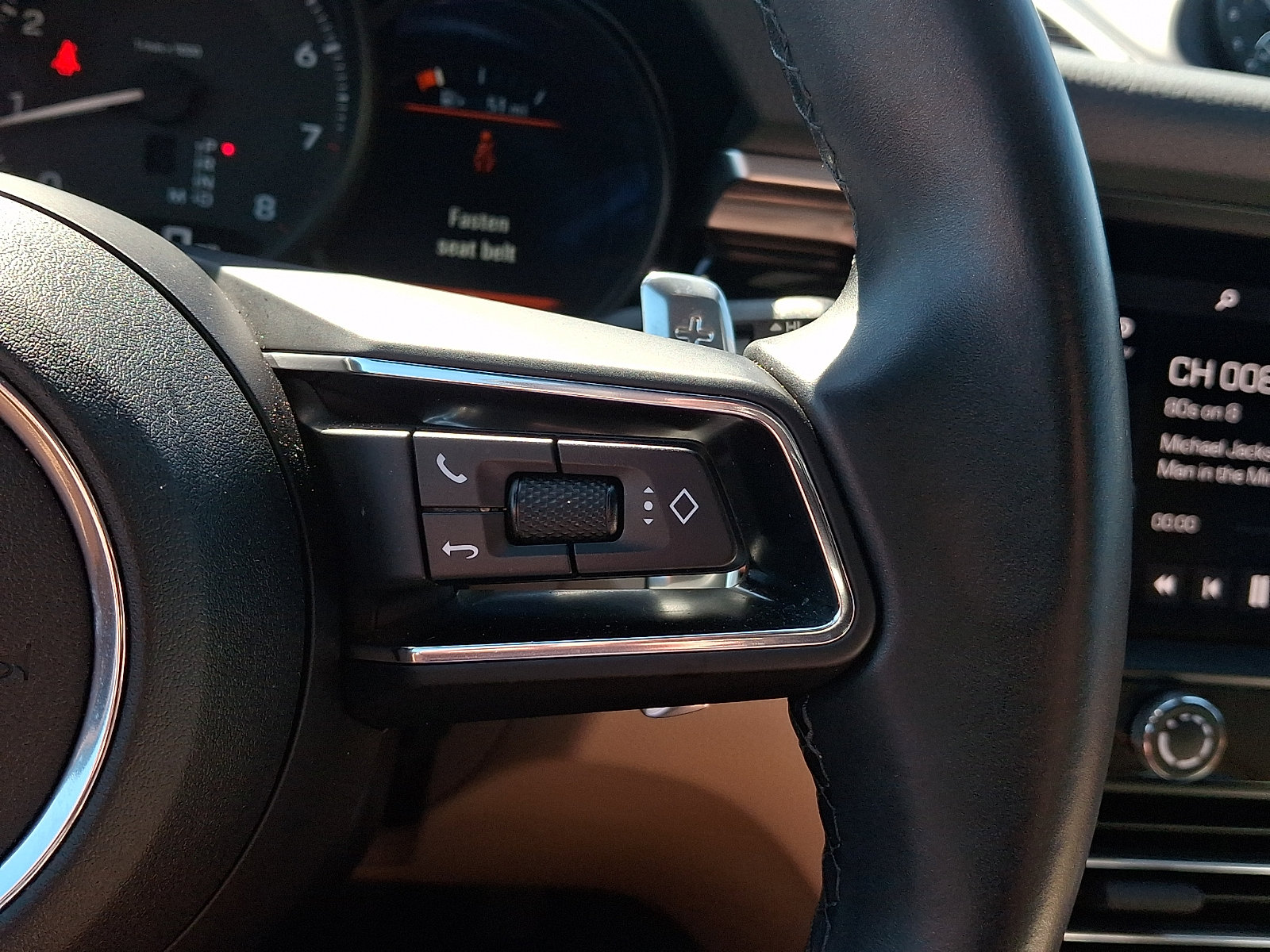 Used 2022 Porsche Macan AWD/4WD image 25