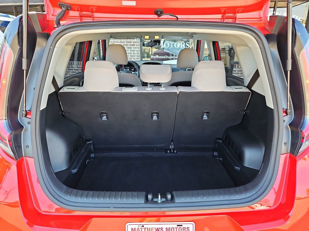 Used 2025 Kia Soul LX FWD image 26