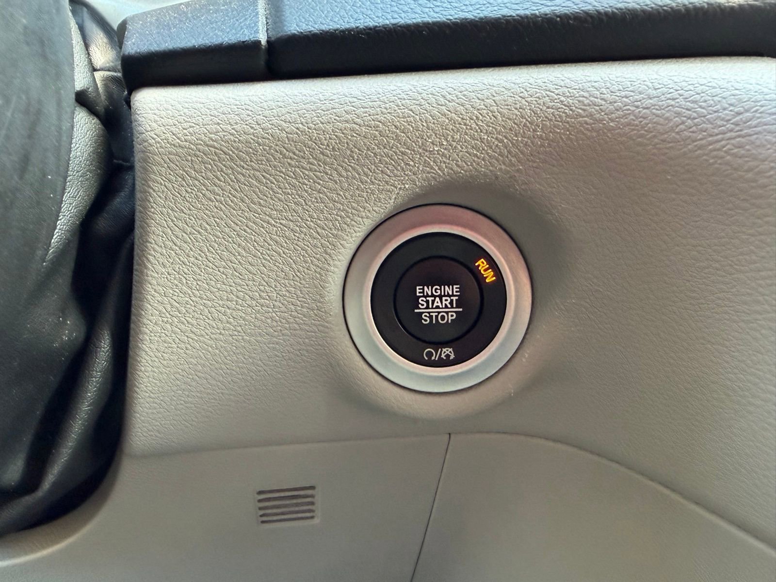 Used 2023 Chrysler Pacifica Touring-L image 36