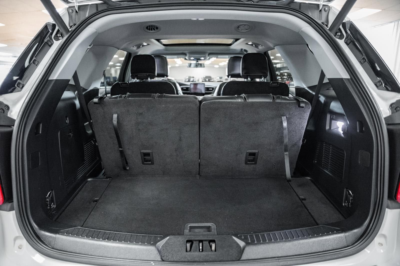 Used 2022 Ford Explorer XLT w/ Equipment Group 202A image 23