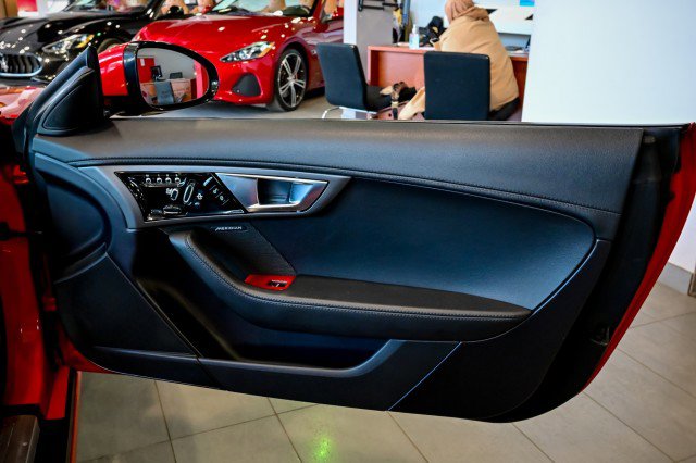 Used 2014 Jaguar F-TYPE S image 25