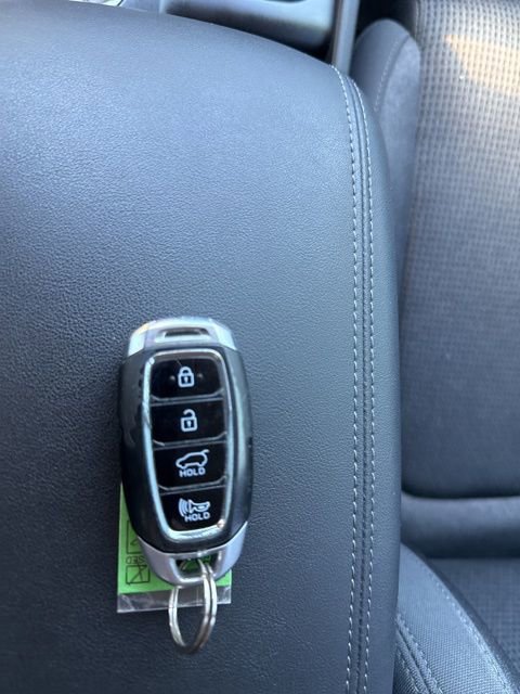 Used 2020 Hyundai Santa Fe SEL w/ Convenience Package image 18