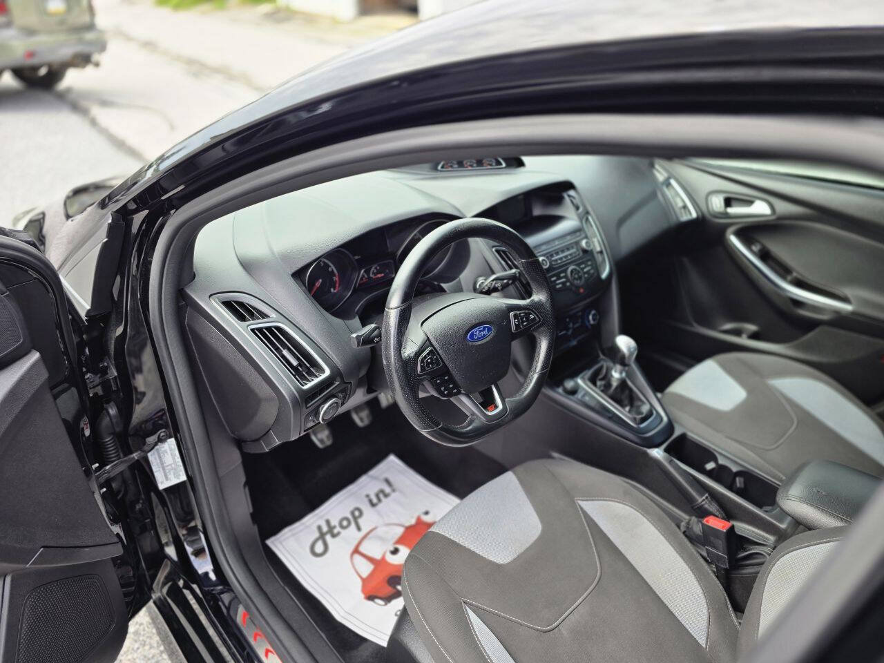 Used 2018 Ford Focus ST FWD image 19