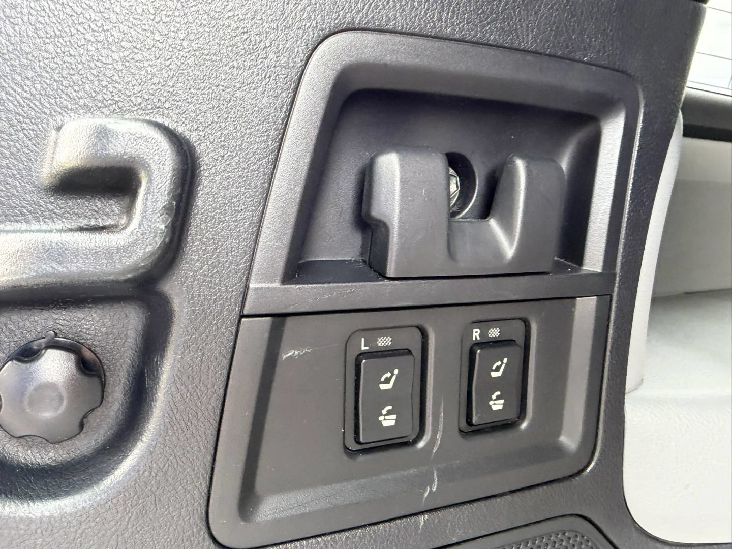 Used 2008 Toyota Sequoia Limited RWD image 32