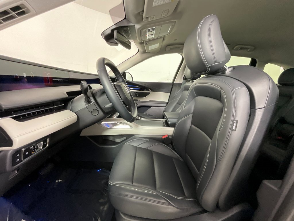 Used 2025 Lincoln Nautilus Premier image 16
