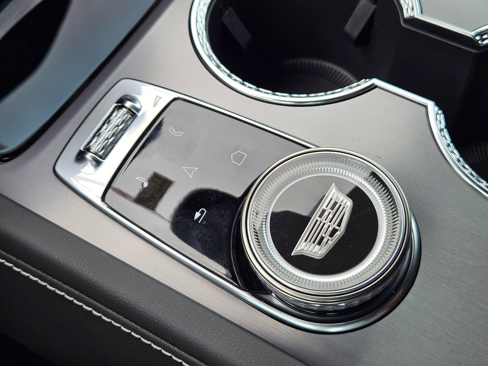New 2027 Cadillac Vistiq Sport AWD/4WD image 23