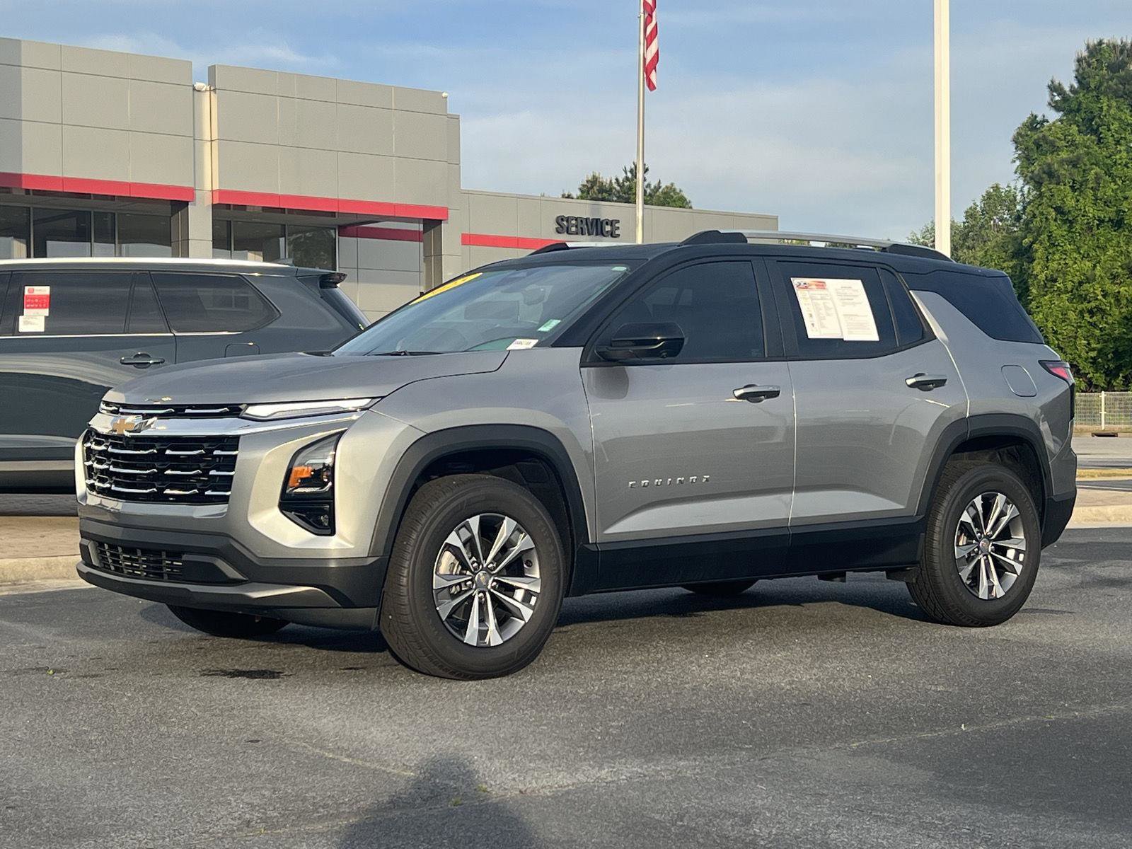 Used 2025 Chevrolet Equinox LT w/ Convenience Package II image 2