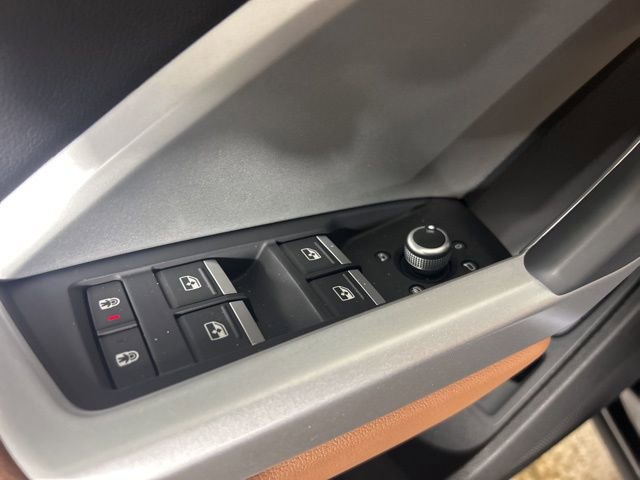 Certified 2025 Audi Q3 2.0T Premium w/ Convenience Package image 17