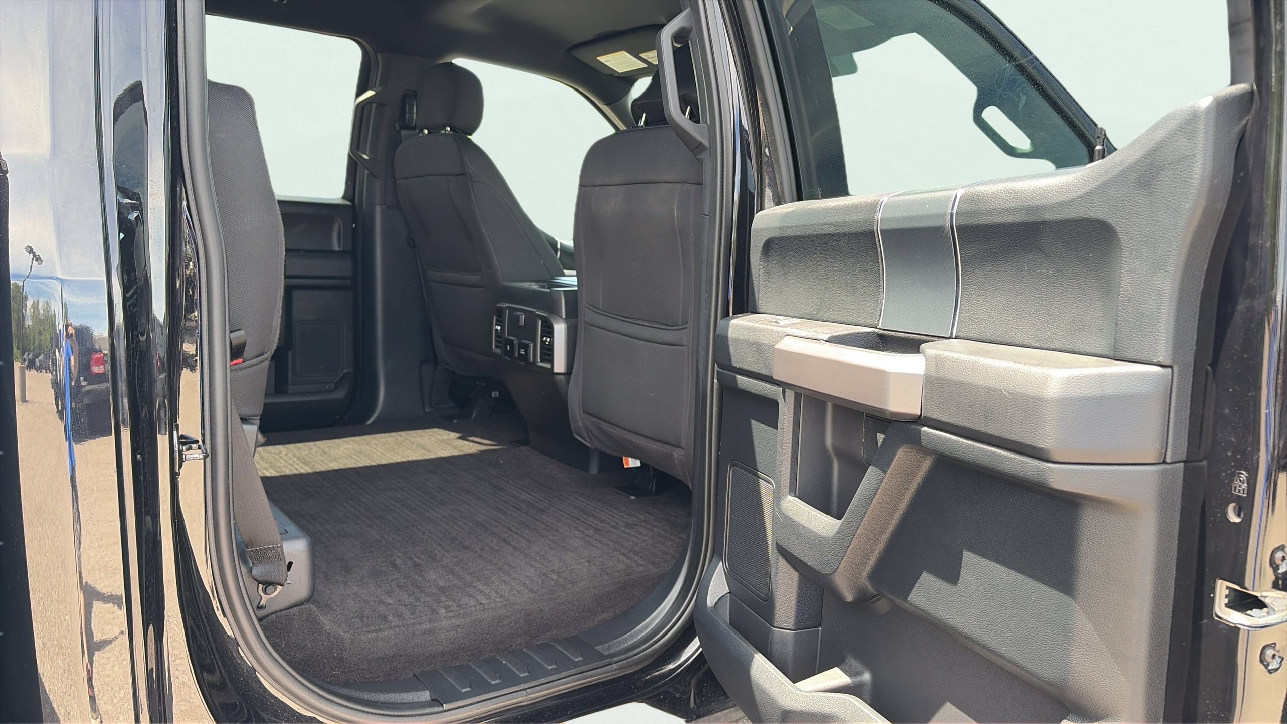 Used 2019 Ford F150 XLT w/ Equipment Group 302A Luxury AWD/4WD image 15