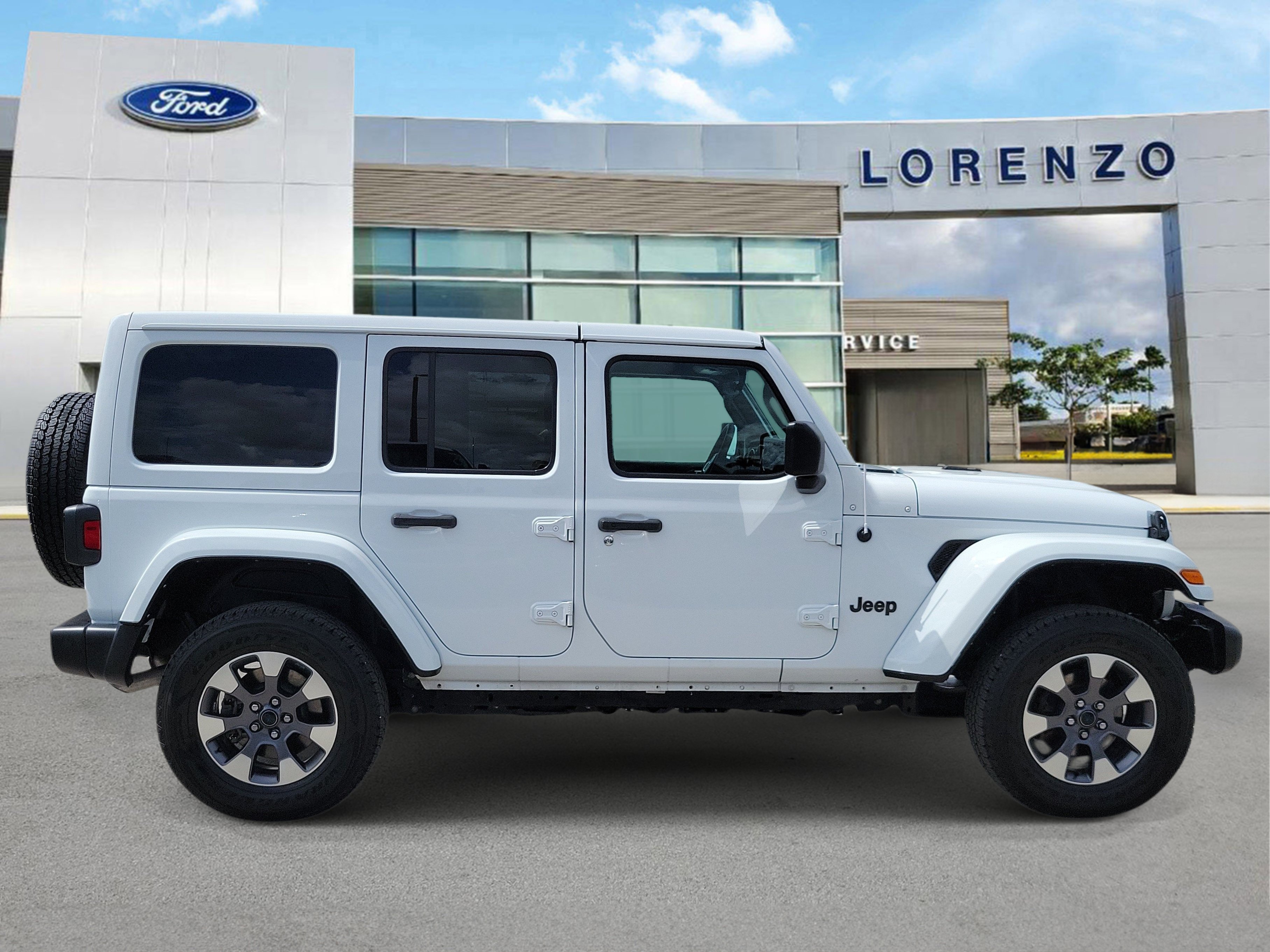 Used 2023 Jeep Wrangler Unlimited Sahara AWD/4WD image 4