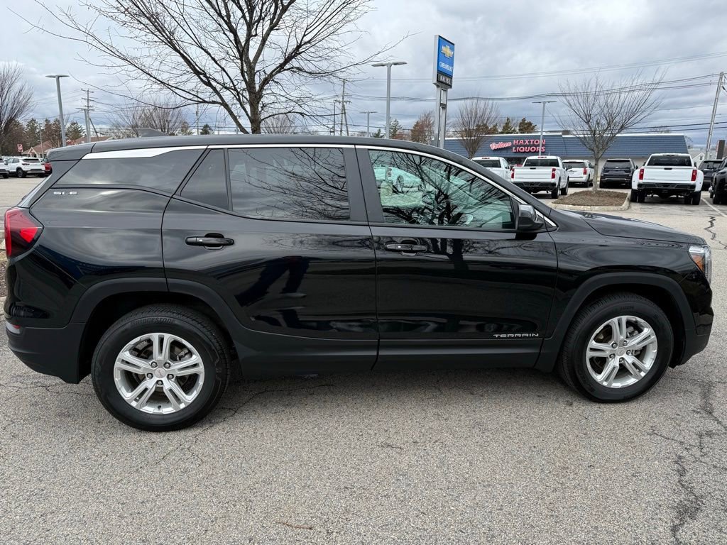 Used 2024 GMC Terrain SLE image 6