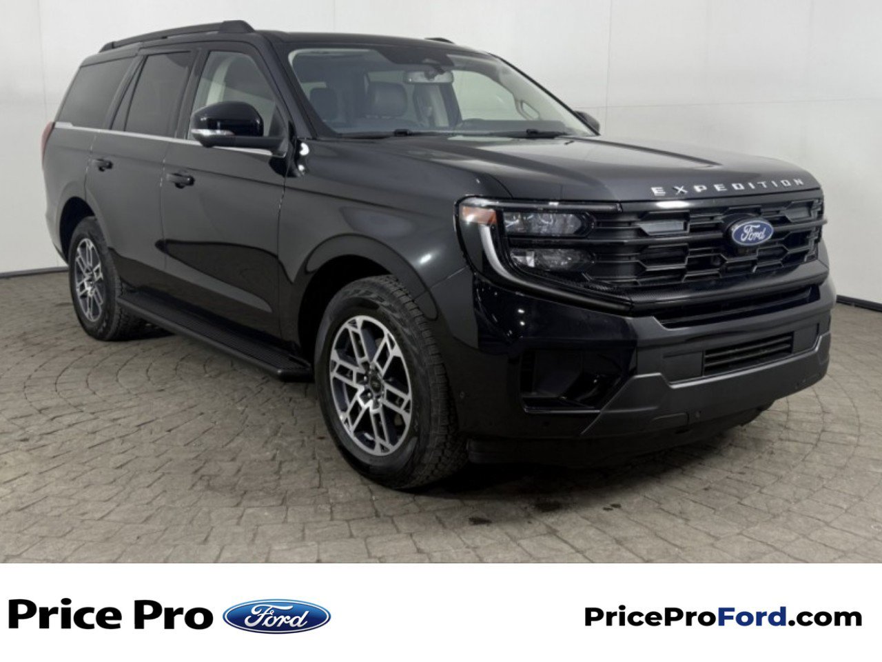 Used 2025 Ford Expedition Active AWD/4WD image 1