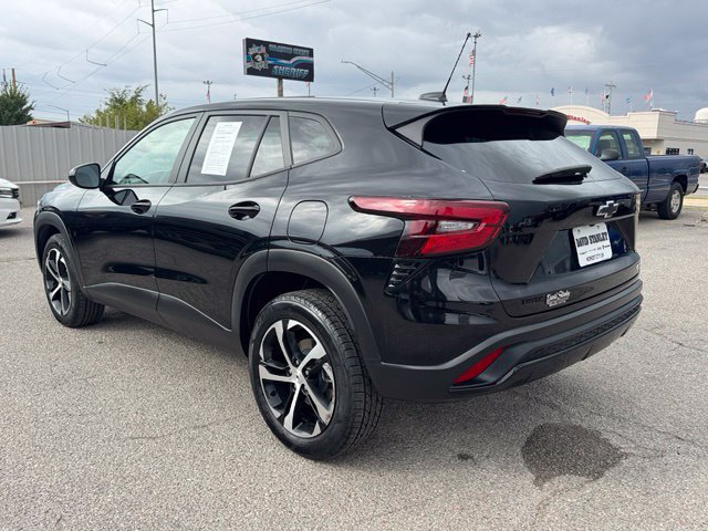 Used 2026 Chevrolet Trax RS FWD image 4
