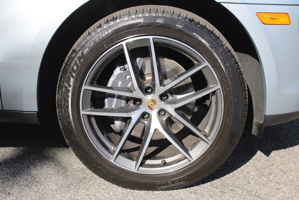 Used 2025 Porsche Macan image 16