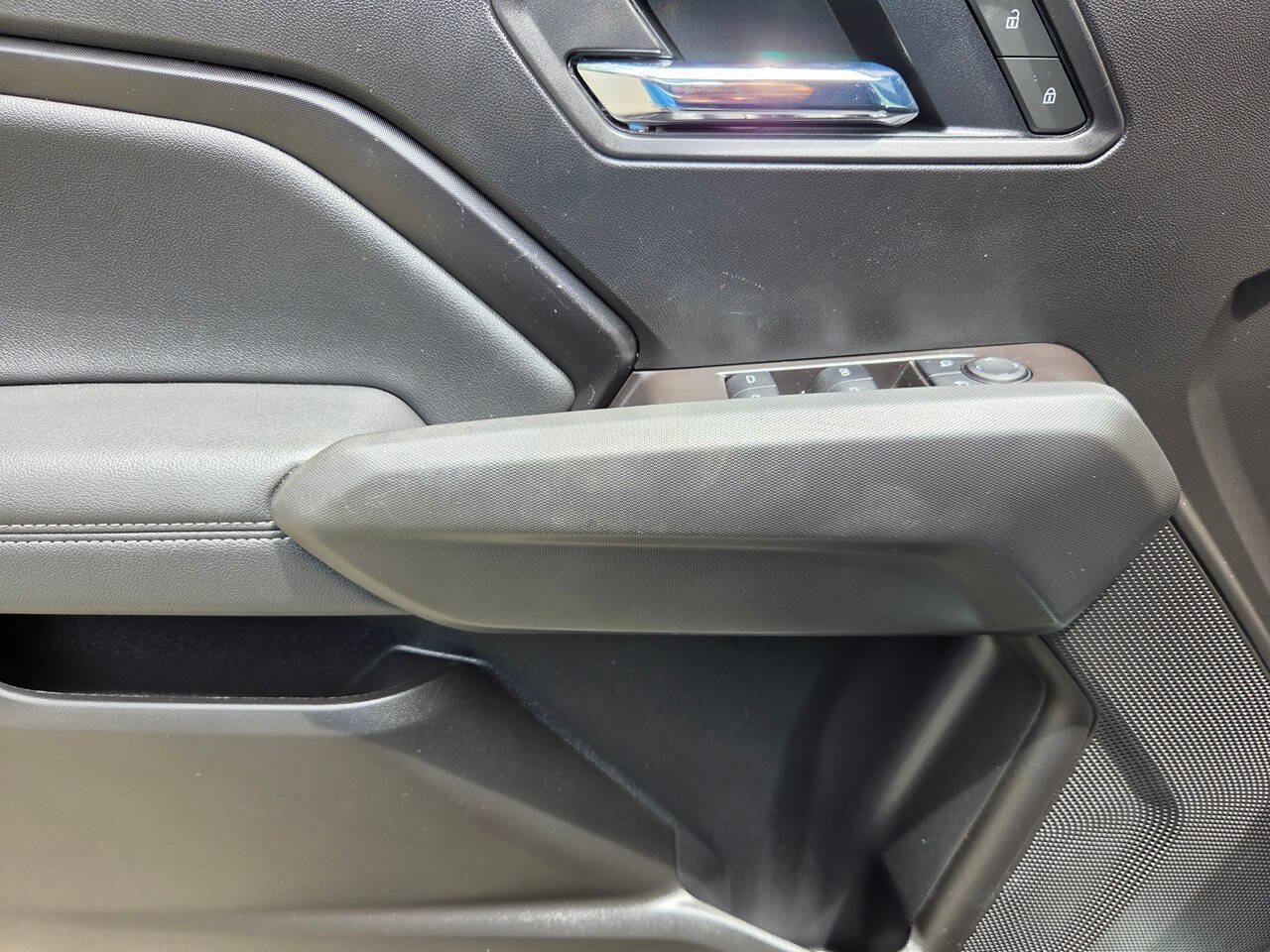 Used 2025 Chevrolet Colorado LT RWD image 18