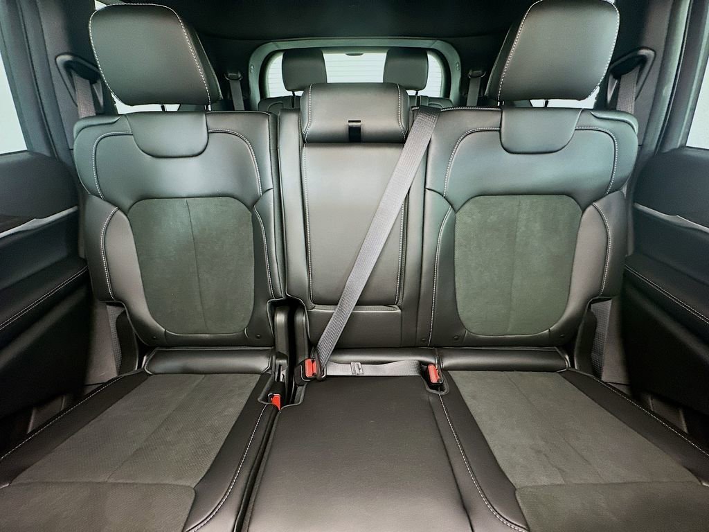 New 2026 Jeep Grand Cherokee L 2WD image 10