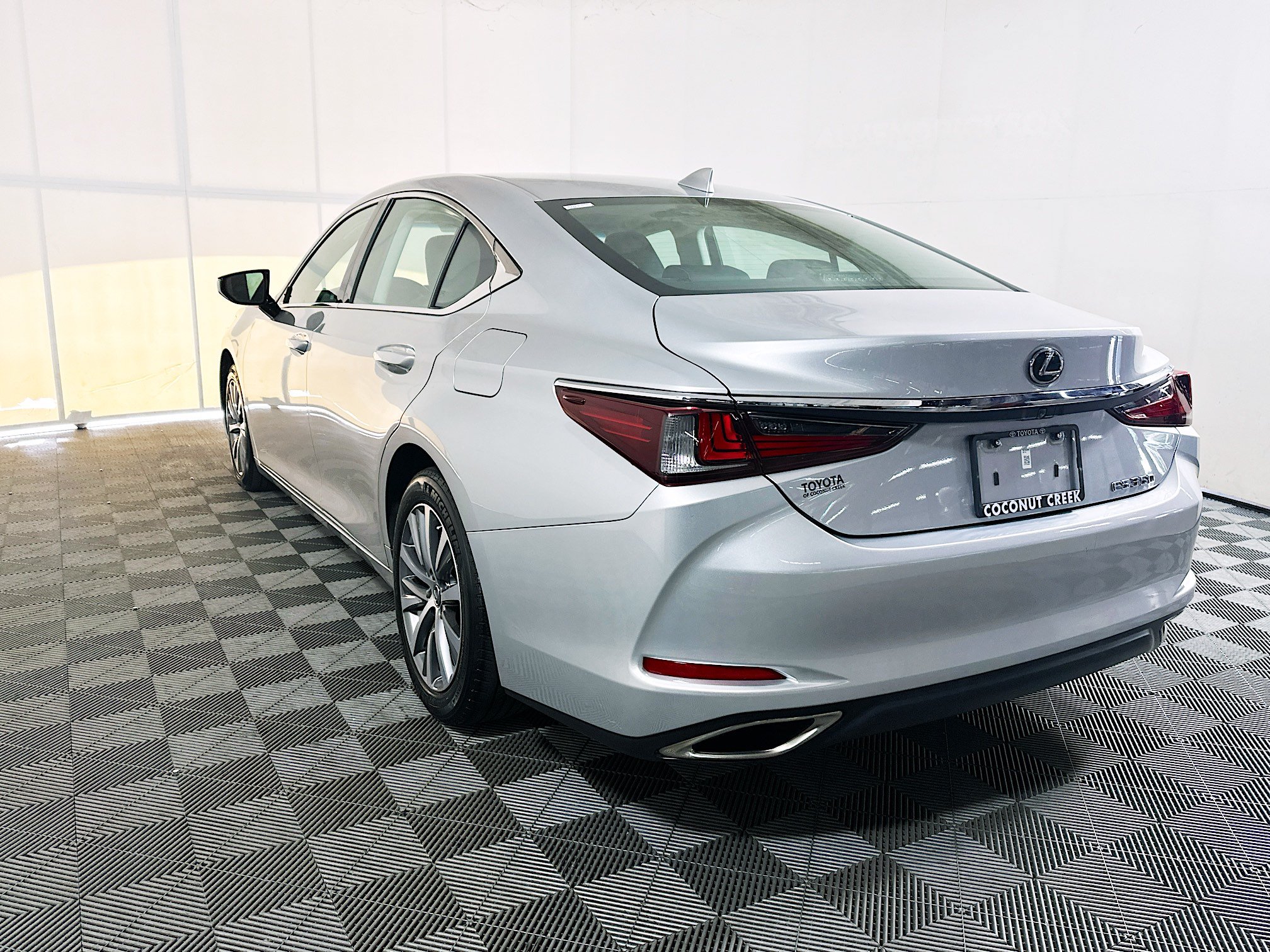 Used 2021 Lexus ES 350 w/ Accessory Package FWD image 5