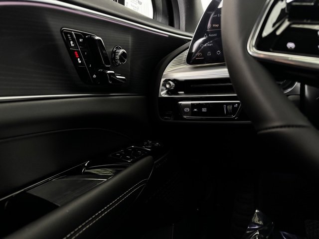 New 2025 Cadillac Lyriq Luxury image 28