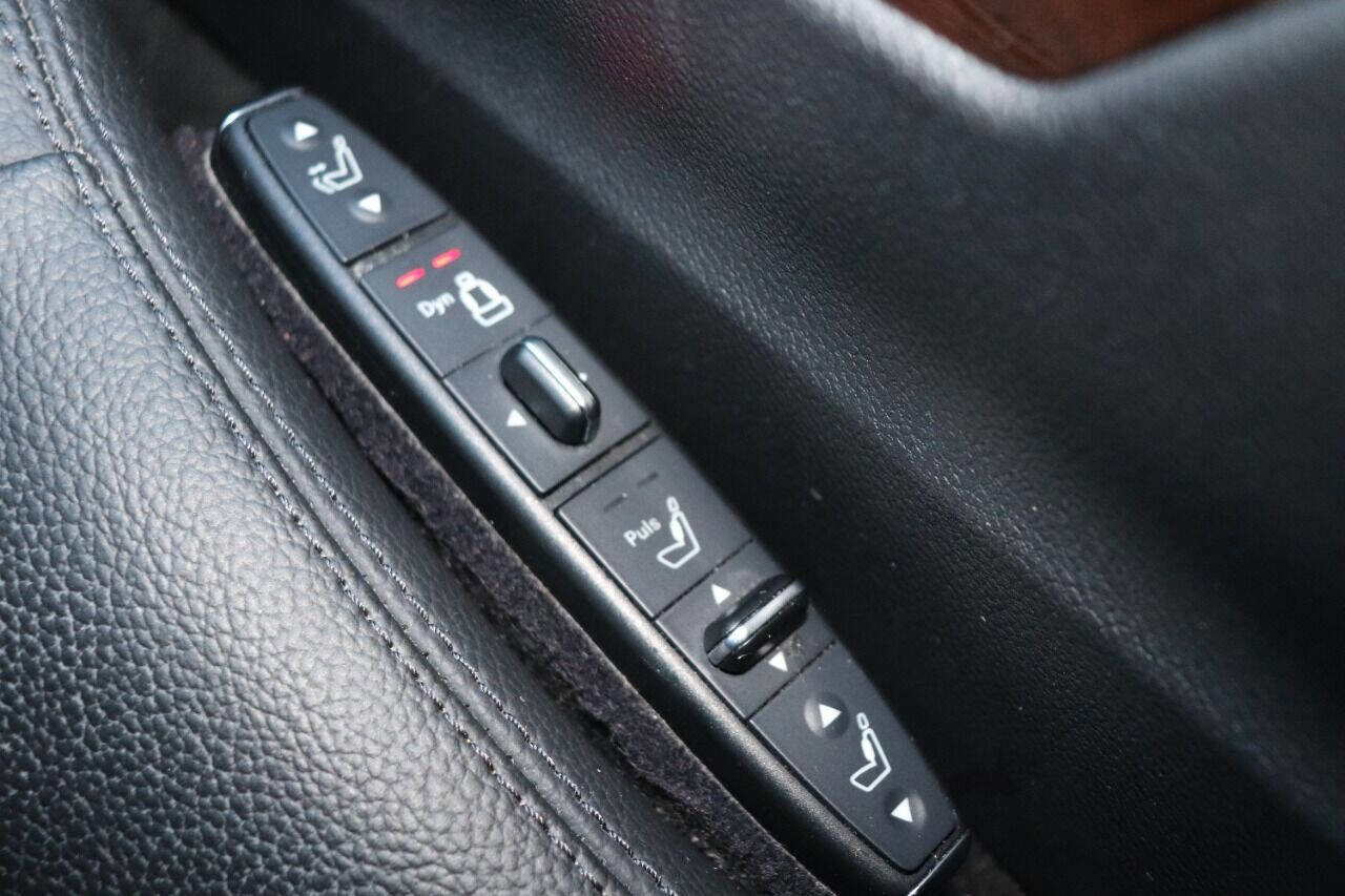 Used 2013 Mercedes-Benz E 350 Sedan image 31