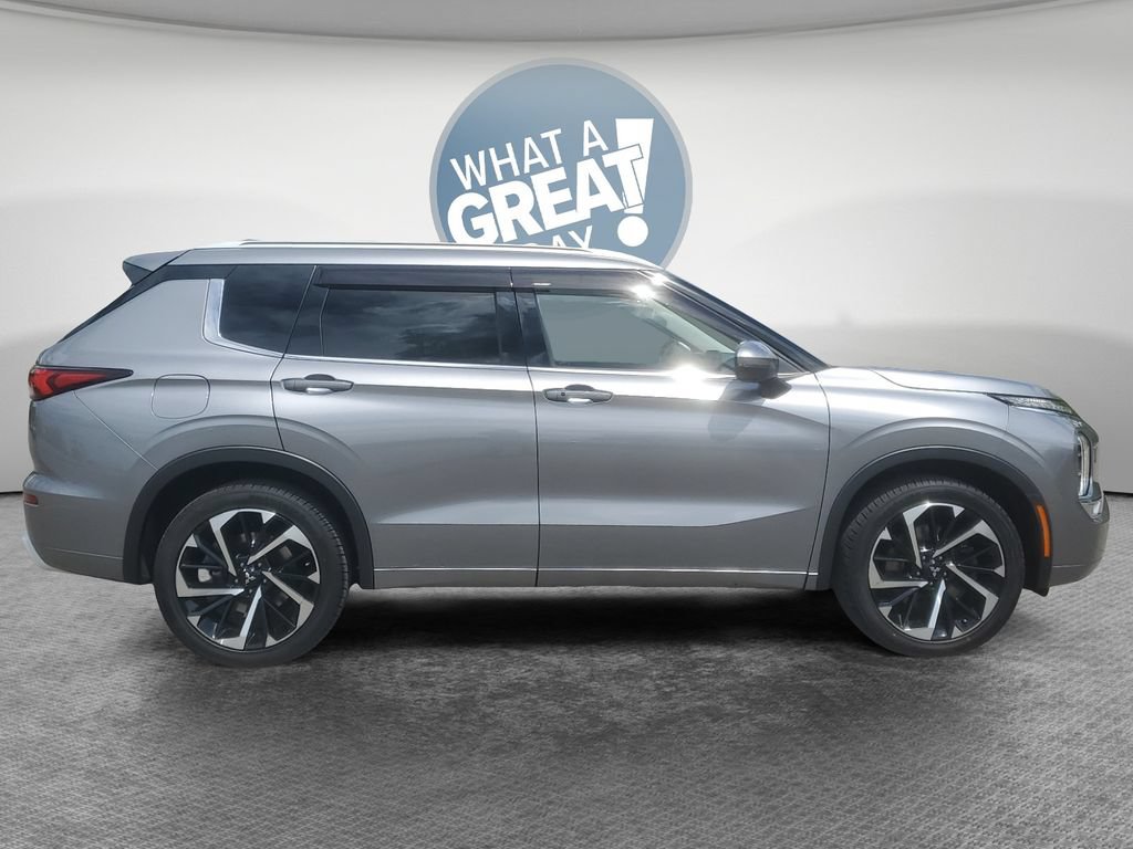 Used 2022 Mitsubishi Outlander SEL AWD/4WD image 2