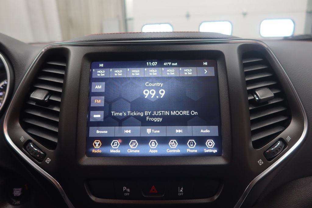 Used 2021 Jeep Cherokee Trailhawk w/ Premium Leather Package AWD/4WD image 15