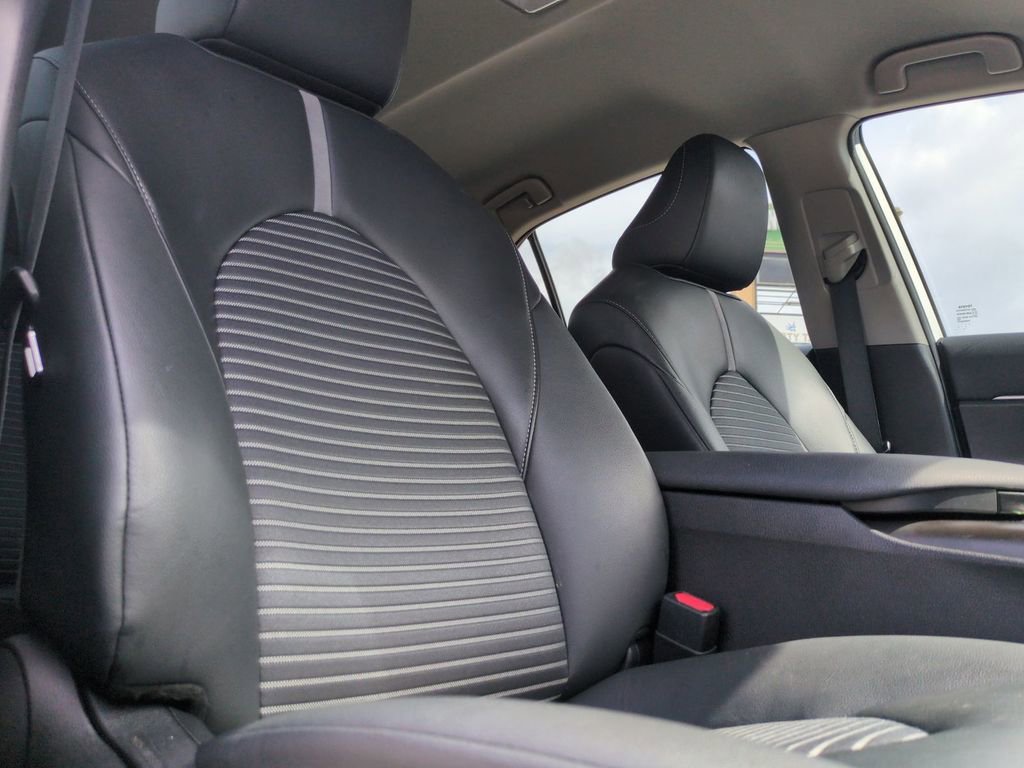 Used 2024 Toyota Camry SE FWD image 31