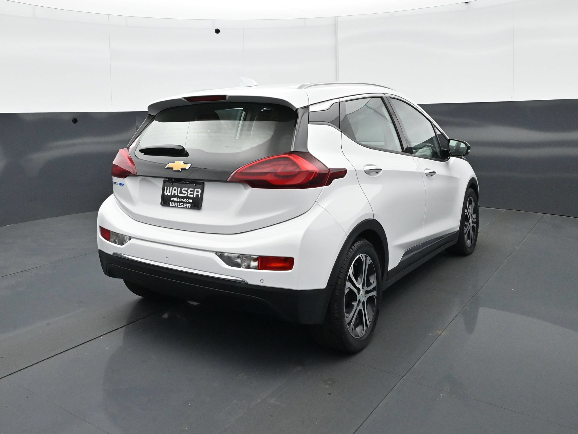 Used 2019 Chevrolet Bolt Premier w/ Infotainment Package FWD image 6
