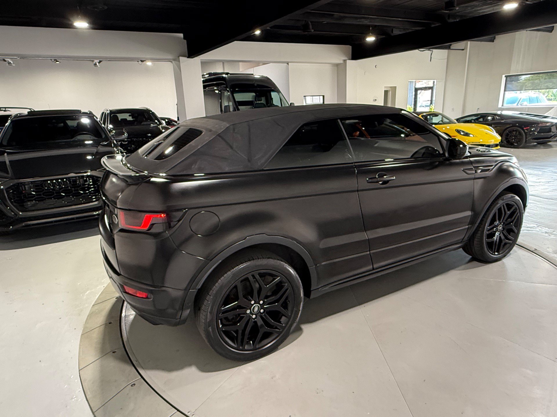 Used 2018 Land Rover Range Rover Evoque HSE Dynamic AWD/4WD image 14