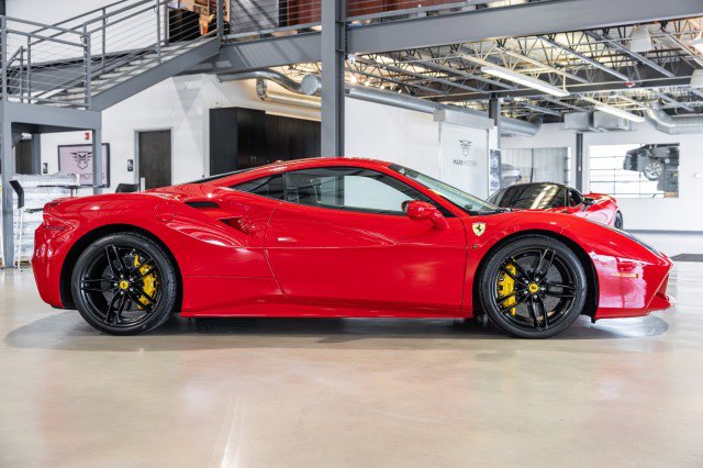 Used 2018 Ferrari 488 GTB RWD image 7