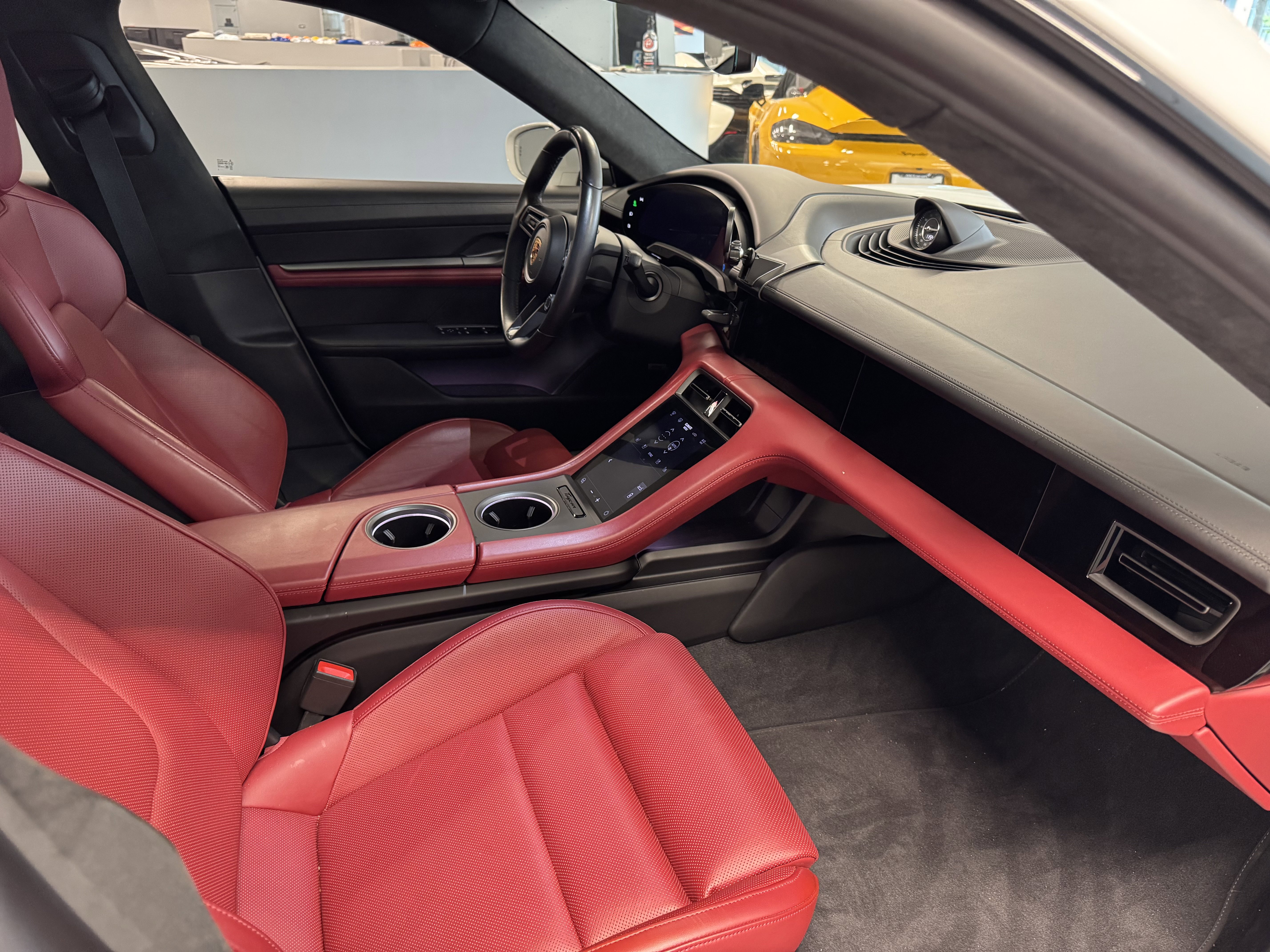 Used 2022 Porsche Taycan image 19