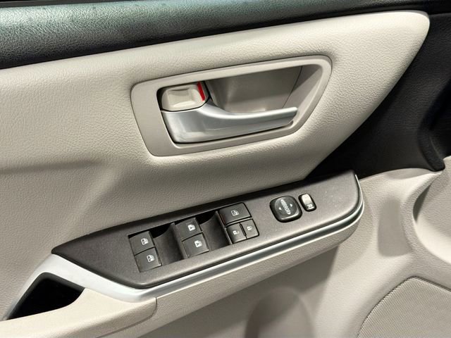 Used 2017 Toyota Camry SE image 15