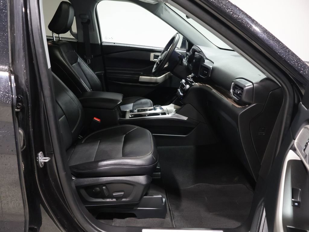 Used 2024 Ford Explorer Limited w/ Equipment Group 301A AWD/4WD image 26