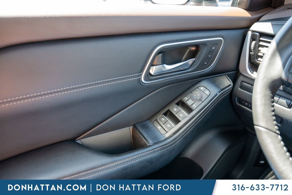 Used 2023 Nissan Rogue Platinum w/ Platinum Premium Package AWD/4WD image 17
