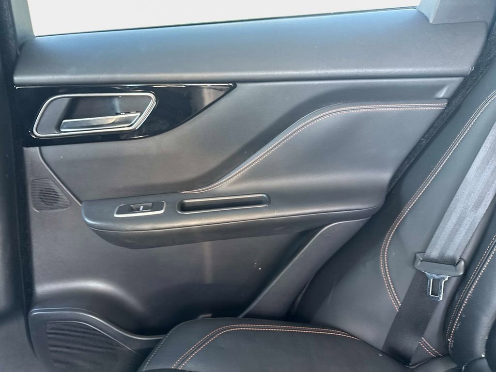 Used 2019 Jaguar F-PACE Prestige image 12