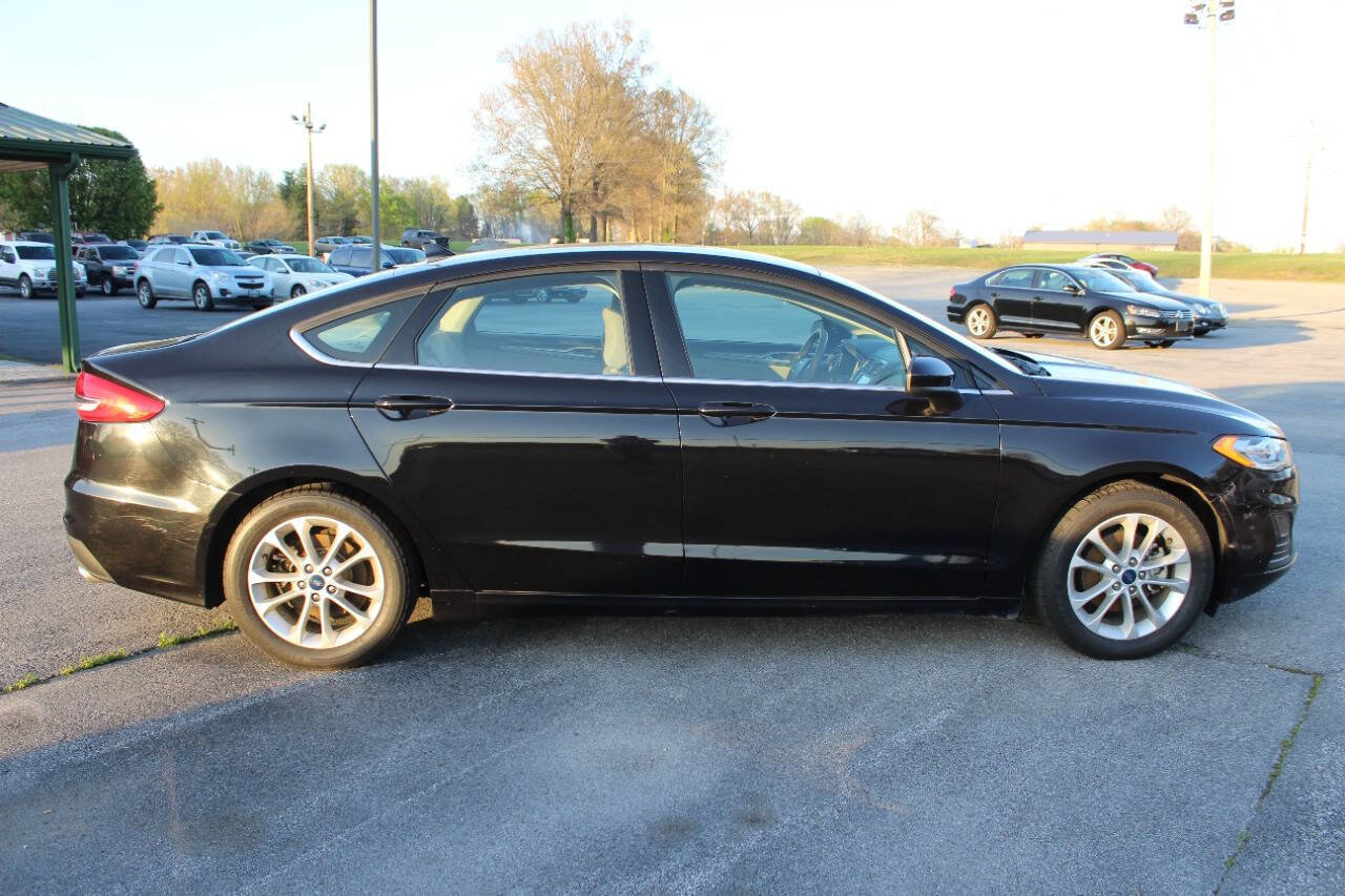 Used 2019 Ford Fusion SE image 3