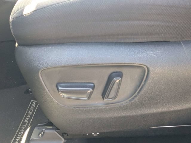 Used 2022 Toyota Highlander L FWD image 18