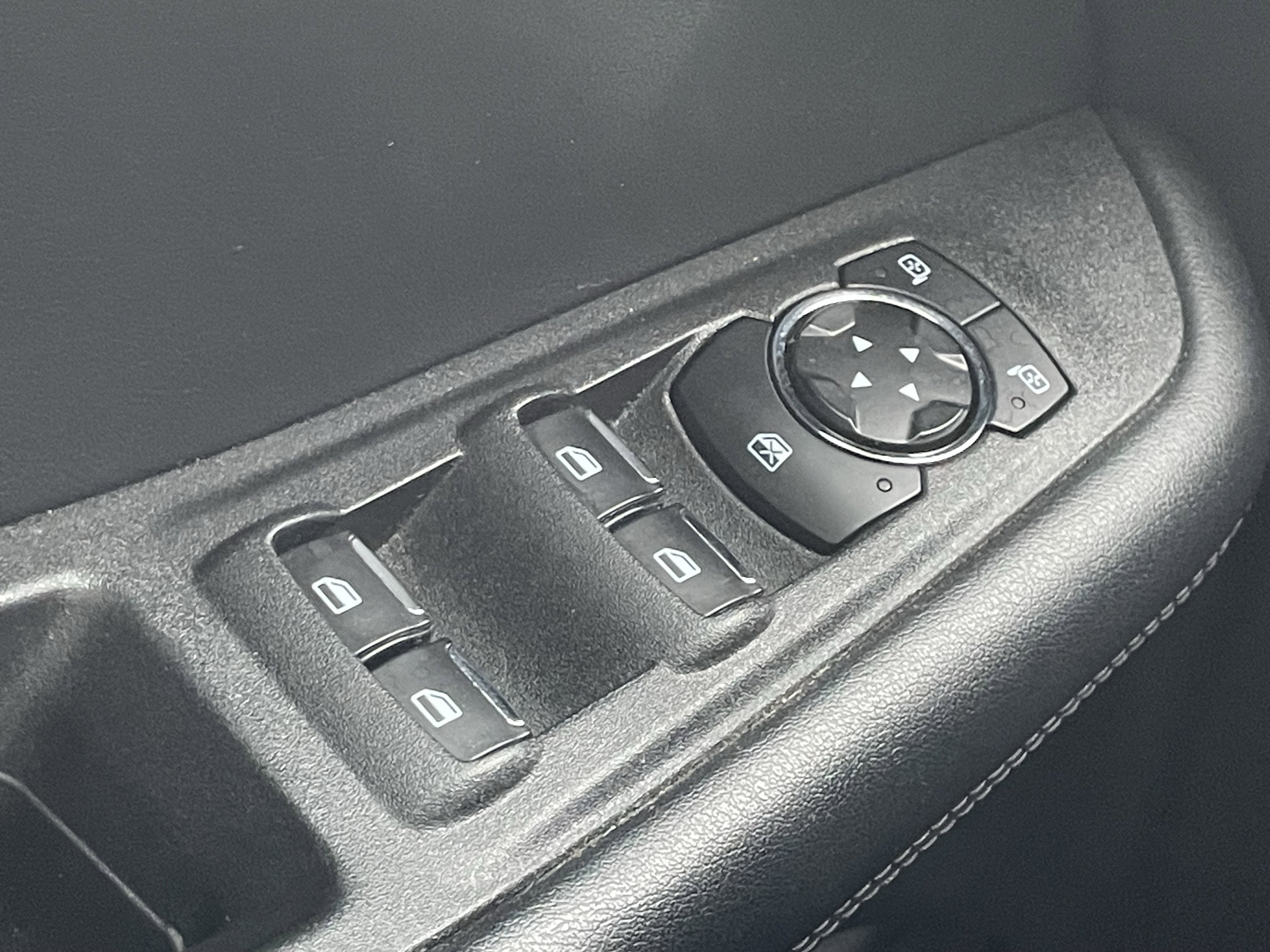 Used 2024 Ford Edge SEL w/ Convenience Package image 3