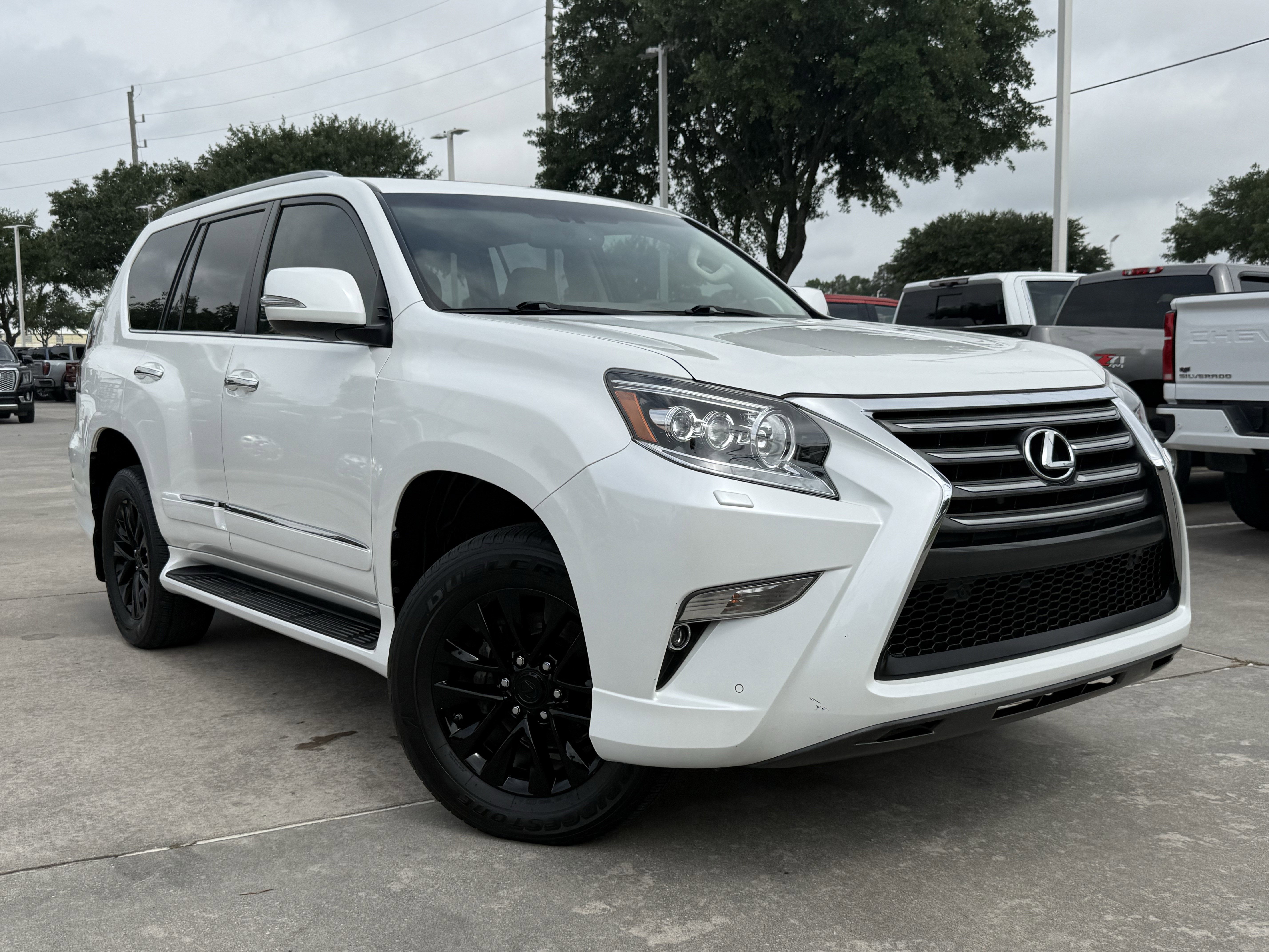 Used 2019 Lexus GX 460 Premium w/ Premium Package AWD/4WD image 2